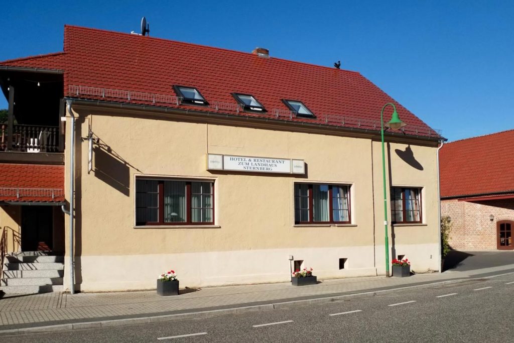 Landhaus_Sternberg_logo_neu_427x427