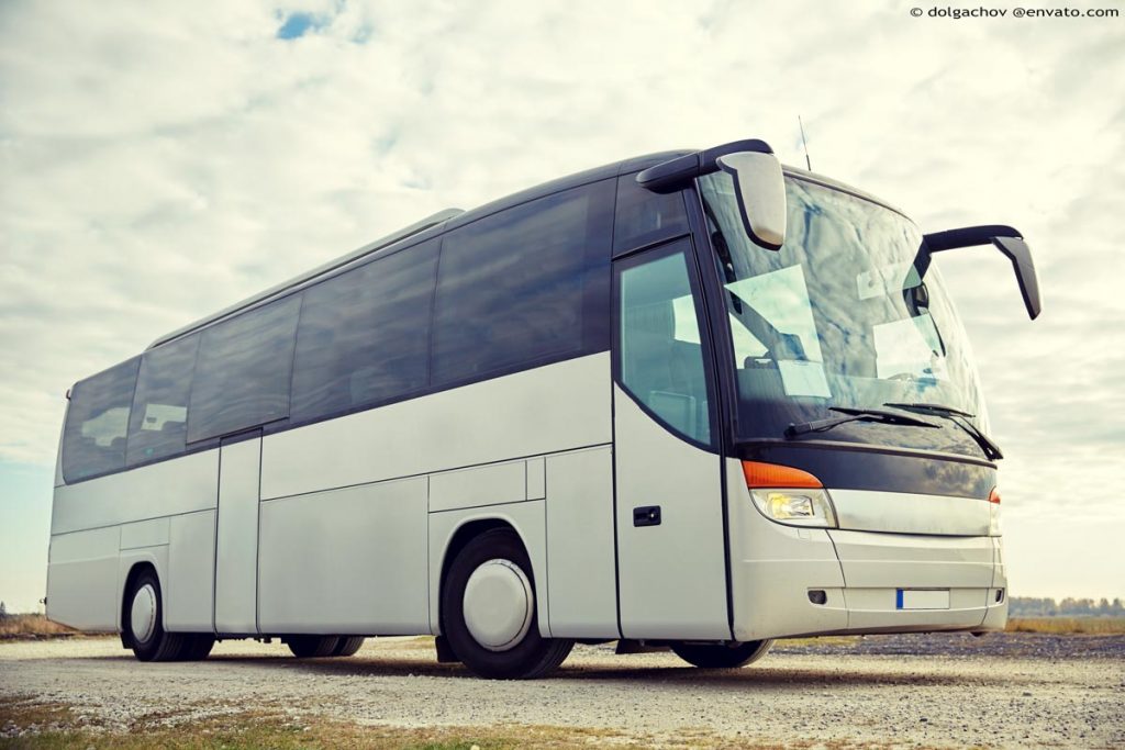 Landhaus_Sternberg_tour bus driving outdoors